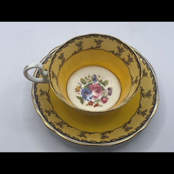 Aynsley B3679 Bone China Teacup and Saucer - Picture 6 of 8